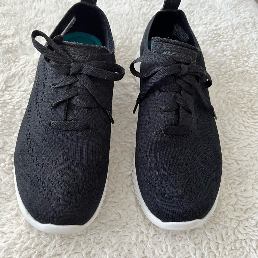 Skechers Women’s Size 7.5 Black Air Cooled Memory Foam Slip On Sneakers